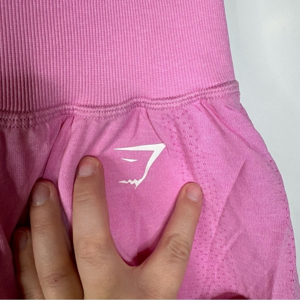 Gymshark Vital Seamless Shorts 2.0 in Bubblegum Pink Size‎ Small - Picture 3 of 4